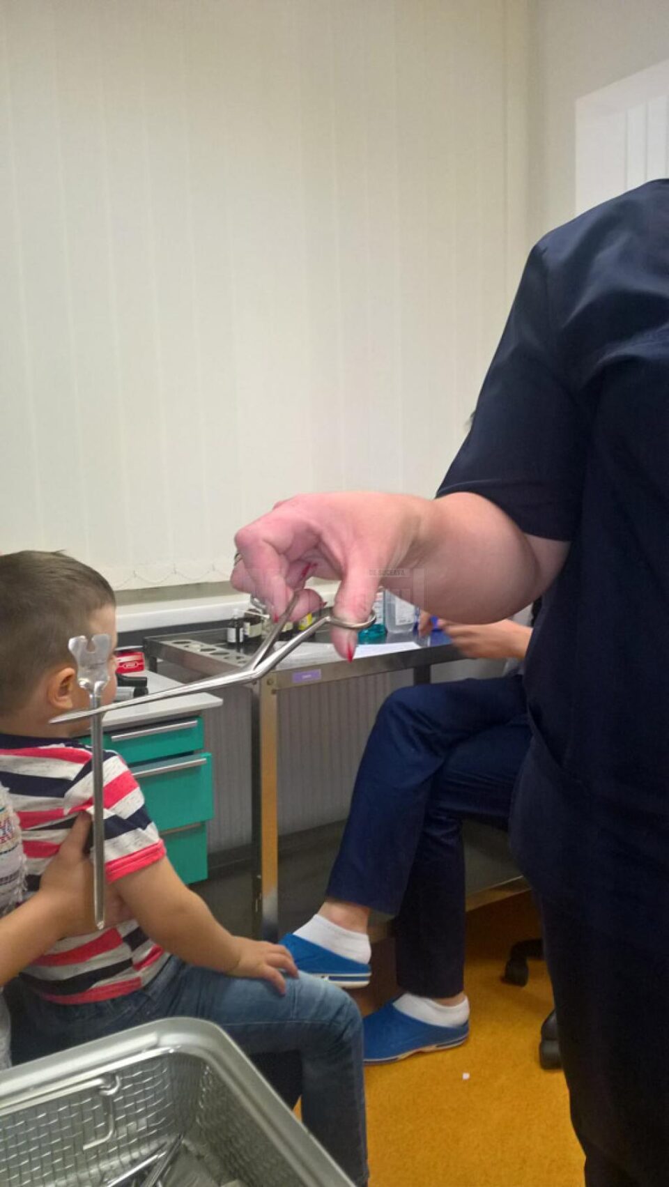 Pensa cu care se extrag corpurile străine din gâtul pacienților