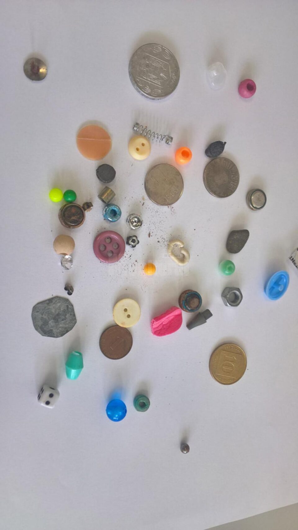 Obiecte scoase din urechile, nasurile și gâturile pacienților