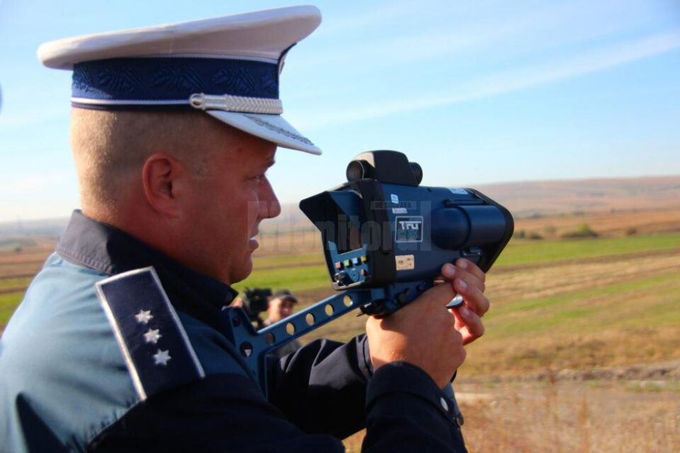 La acțiune au participat opt echipaje de poliție, cu două autospeciale dotate cu aparat radar, plus radarul pistol TrueCam