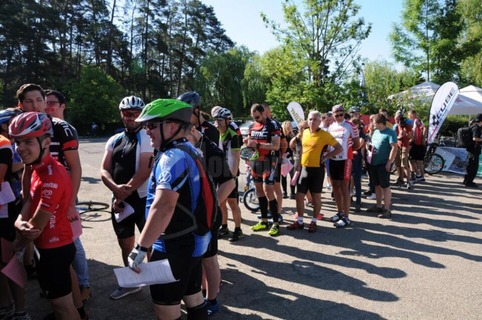 Peste 250 de pasionați de ciclism au participat sâmbătă la MTB Dragomirna powered by ASSIST