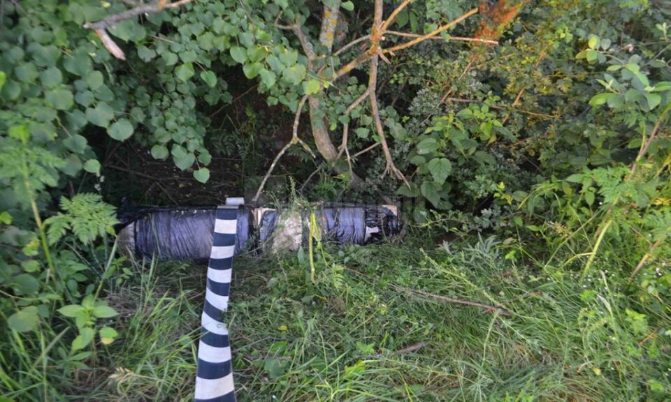 Țigări de contrabandă aduse cu deltaplanul Țigări de contrabandă aduse cu deltaplanul