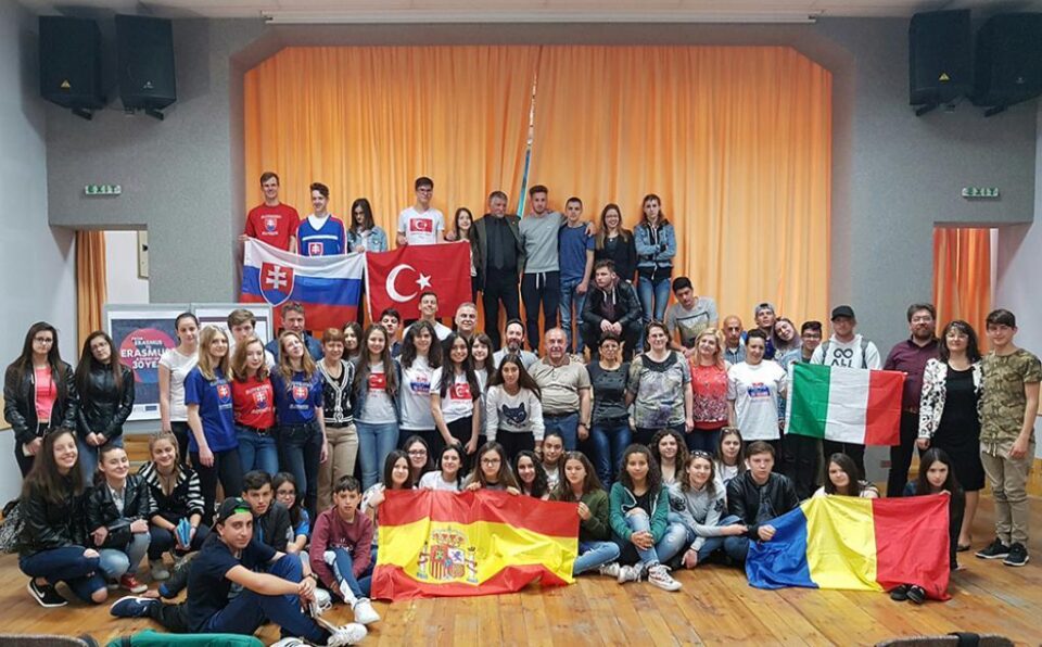 Proiectul „Forensics and Creative Theatre” cu elevii liceului din Dumbrăveni