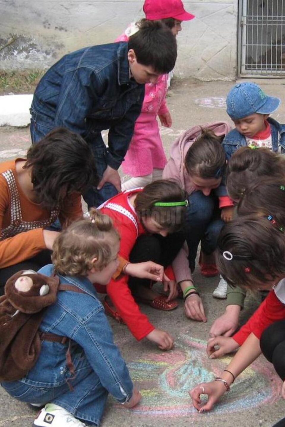 Copii crescuți de stat care așteaptă o familie