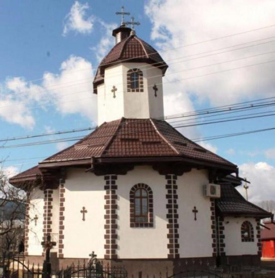 Resfințire de biserică și sfințire de paraclis la Bucșoaia, Frasin