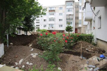 Lucrările de termoficare au început deja, între blocurile din Zamca