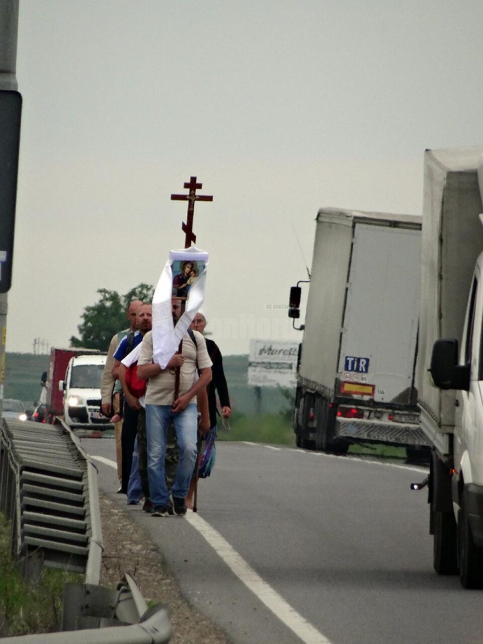 Au venit pe jos de la Cernăuți pentru a se închina la moaștele Sf. Ioan cel Nou de la Suceava