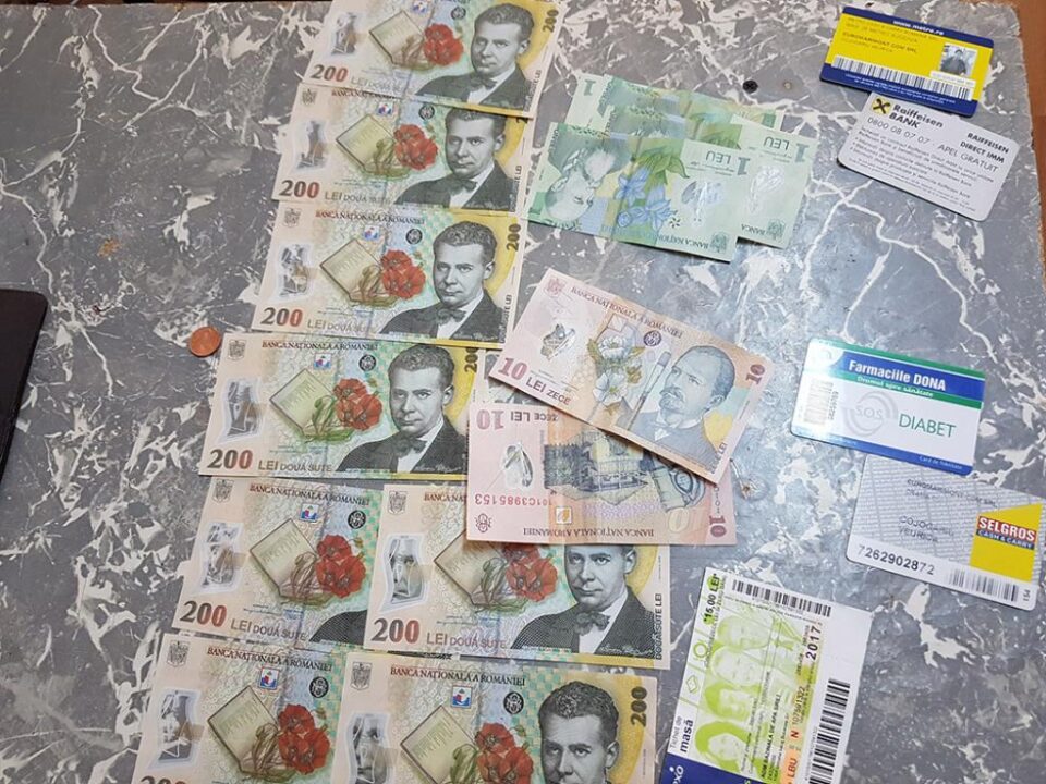 Portofel plin cu bani, carduri și acte, găsit și returnat proprietarului prin Poliția Locală Suceava