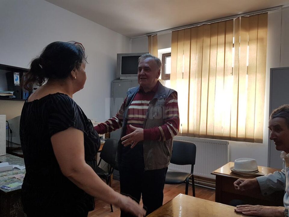 Vasile Strugariu și proprietara portofelului pierdut
