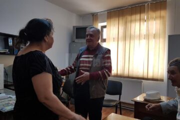 Vasile Strugariu și proprietara portofelului pierdut