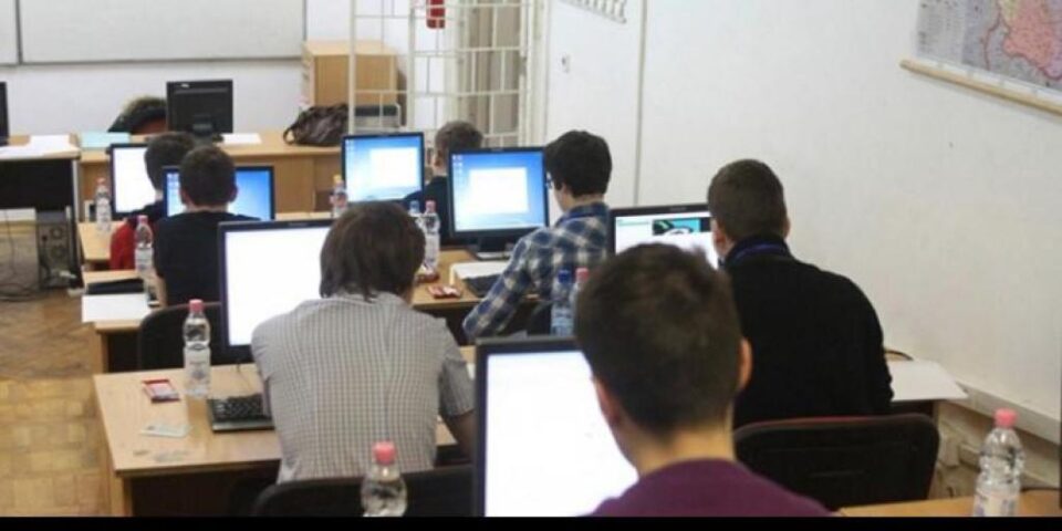Proba de evaluare a competențelor digitale de la bacalaureat FOTO obiectivbr.ro