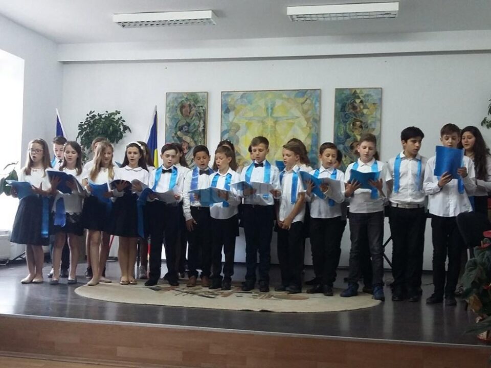Proiectul „Mereu împreună”, dedicat elevilor cu părinții plecați la muncă în străinătate, derulat la Colegiul de Artă