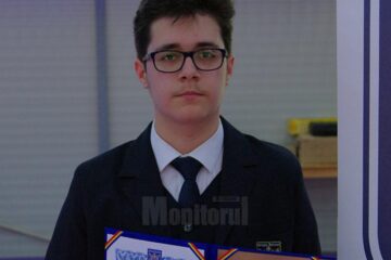 Corneliu David Turturean a primit cea mai prețioasă distincție a colegiului, Diploma de Onoare, fiind desemnat elevul anului la gimnaziu