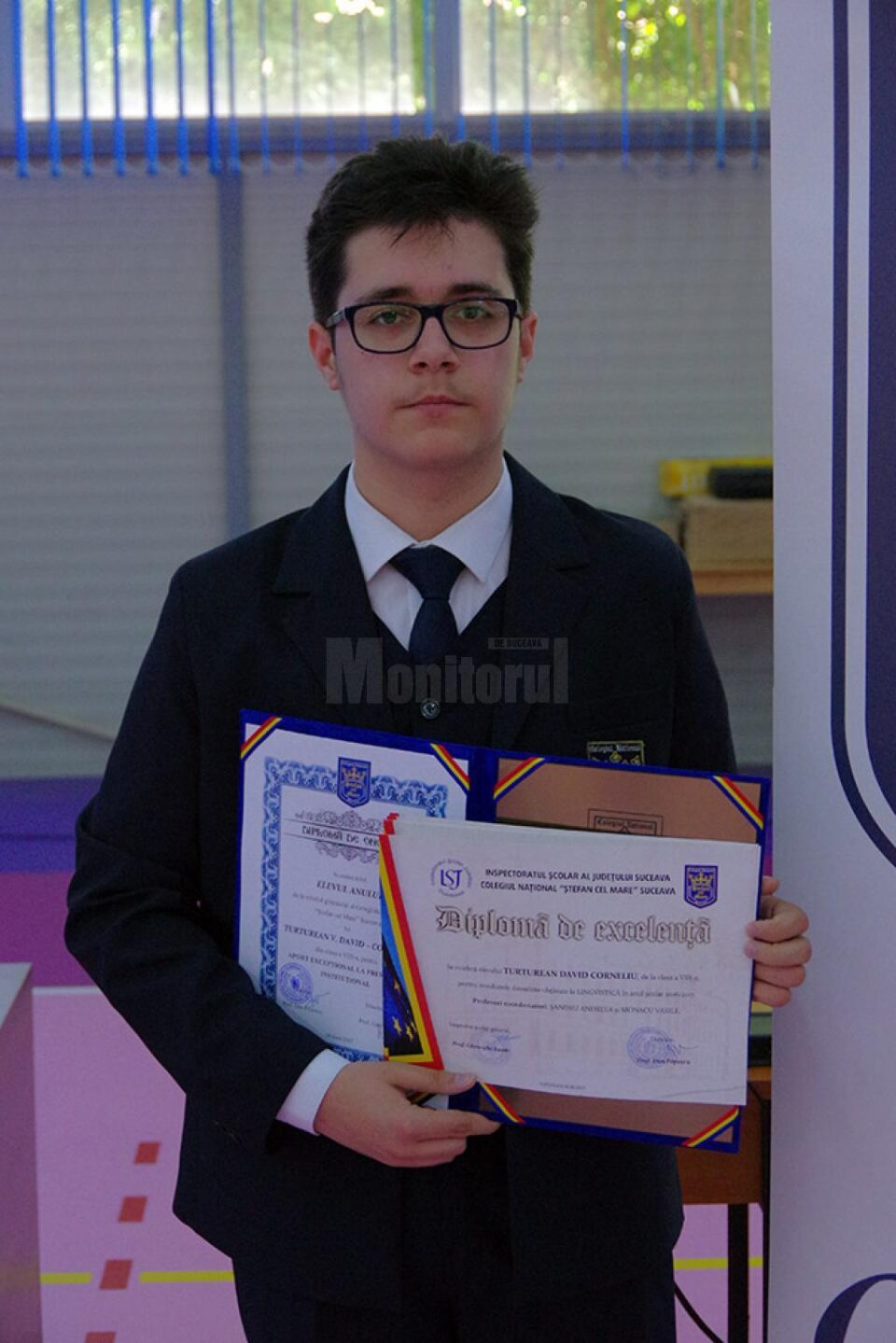 Corneliu David Turturean a primit cea mai prețioasă distincție a colegiului, Diploma de Onoare, fiind desemnat elevul anului la gimnaziu Corneliu David Turturean a primit cea mai prețioasă distincție a colegiului, Diploma de Onoare, fiind desemnat elevul anului la gimnaziu