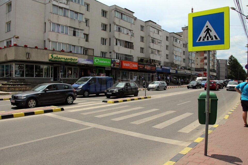 Accident provocat de un biciclist, care a traversat pe trecerea de pietoni fără să se asigure