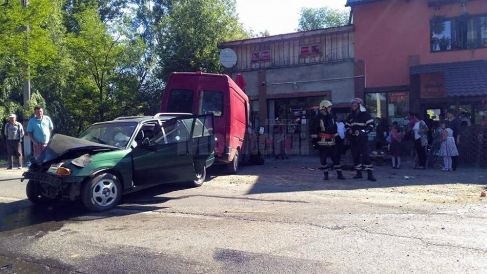 În urma impactului, două persoane cu leziuni grave au ajuns la Spitalul Municipal Rădăuți În urma impactului, două persoane cu leziuni grave au ajuns la Spitalul Municipal Rădăuți