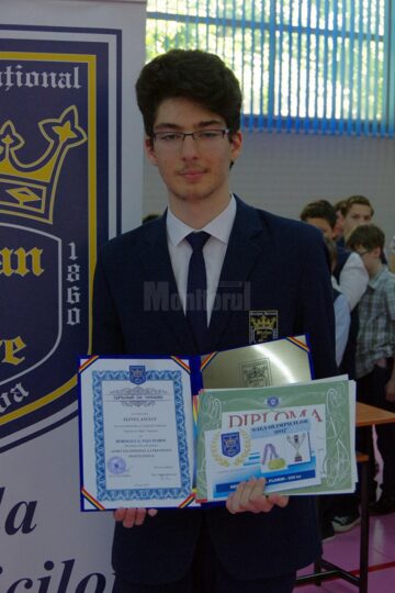 Paul Florin Rebenciuc a primit cea mai prețioasă distincție a colegiului, Diploma de Onoare, fiind desemnat elevul anului la liceu