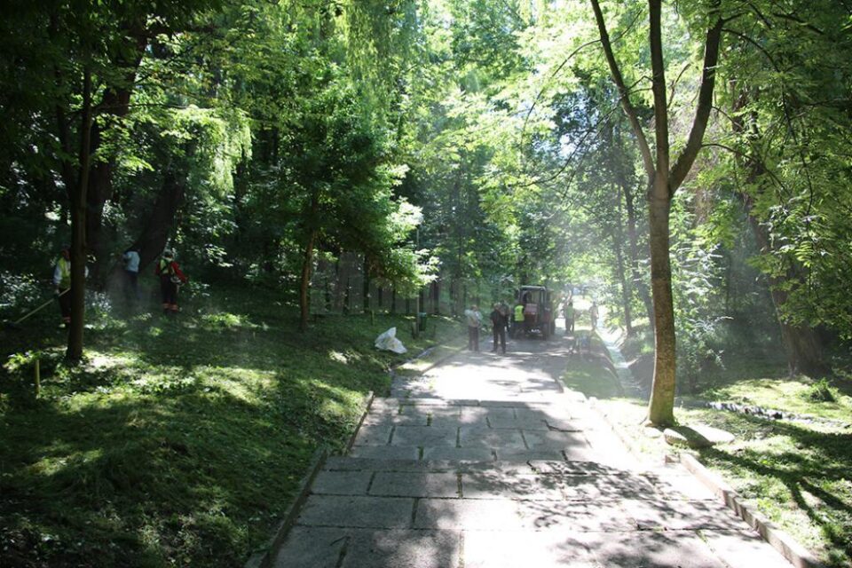 Parcul Șipote a fost toaletat și igienizat prin munca a aproape o sută de voluntari