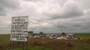 Tone de gunoi au ajuns în groapa ilegală