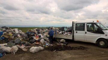 Angajații Primăriei Bosanci au descărcat un nou transport de gunoi