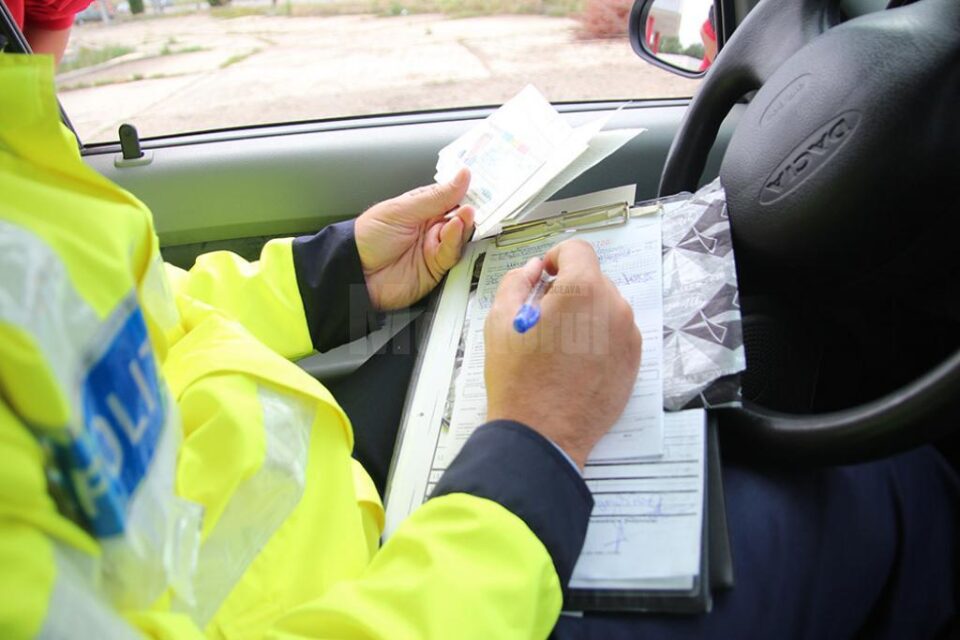 Polițiștii au aplicat amenzi în valoare totală de aproape 10.000 de lei