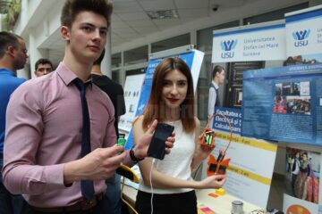 Încărcătoare fotovoltaice pentru telefoanele mobile, dezvoltate de elevi din Iași