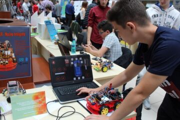 Mașina cu senzori de pilotare automată
