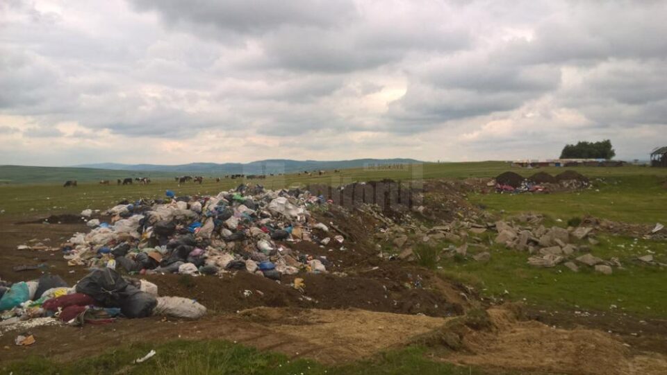 Așa arăta sâmbătă terenul unde erau aruncate gunoaiele