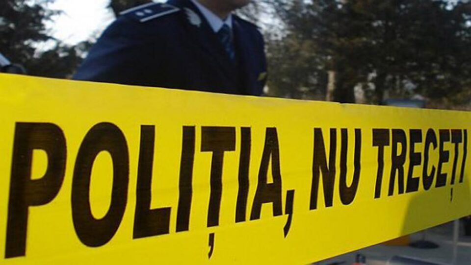 Bărbatul a fost găsit mort sub un copac de pe o pășune, la o distanță de circa 300 de metri de puntea pietonală pe care plecase Bărbatul a fost găsit mort sub un copac de pe o pășune, la o distanță de circa 300 de metri de puntea pietonală pe care plecase