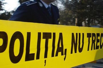 Bărbatul a fost găsit mort sub un copac de pe o pășune, la o distanță de circa 300 de metri de puntea pietonală pe care plecase