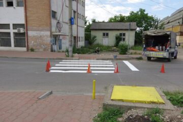 Trecerea de pietoni a fost refăcuta, luni, în conformitate cu normele legale