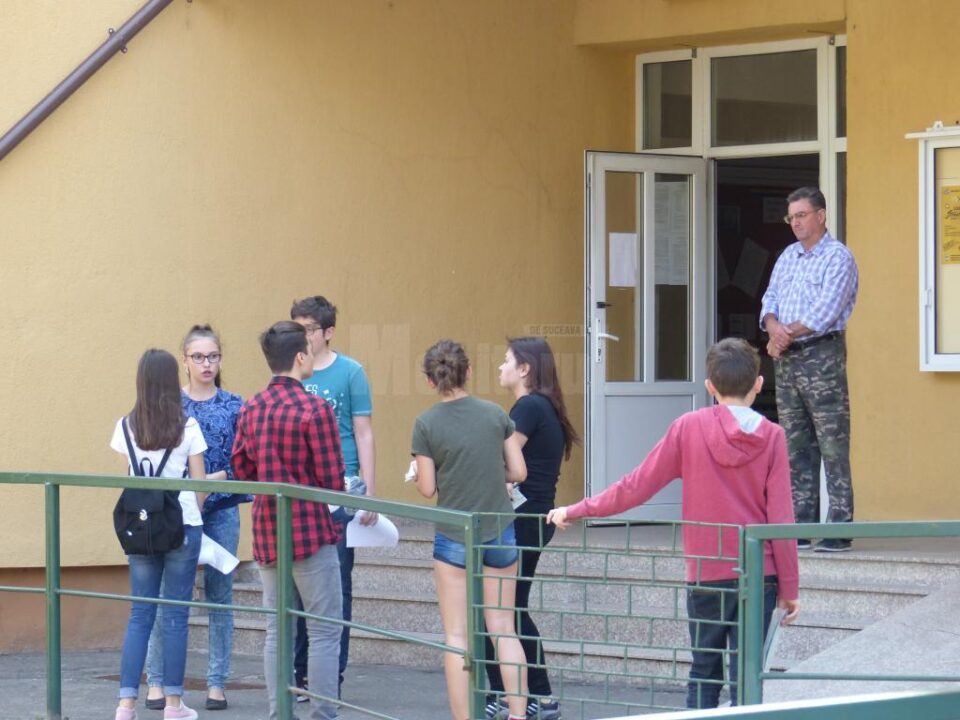 Absolvenții de clasa a VIII-a din județ au susținut miercuri proba scrisă la Matematică