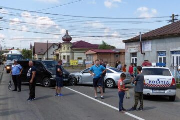 Cele două mașini implicate în accident