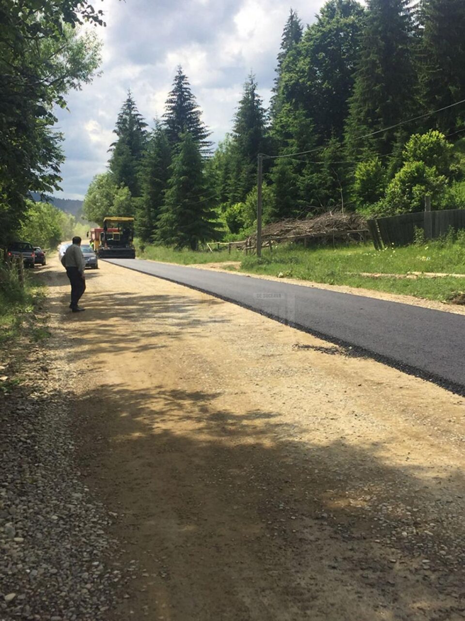 Au demarat lucrările de asfaltare a drumului județean Brodina-Ulma, DJ 209G, care deschide legătura cu Ucraina Au demarat lucrările de asfaltare a drumului județean Brodina-Ulma, DJ 209G, care deschide legătura cu Ucraina