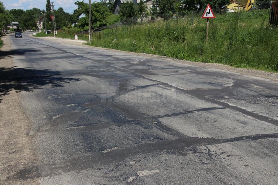 DN 29A este pe multe porțiuni o aglomerație de cârpeli
