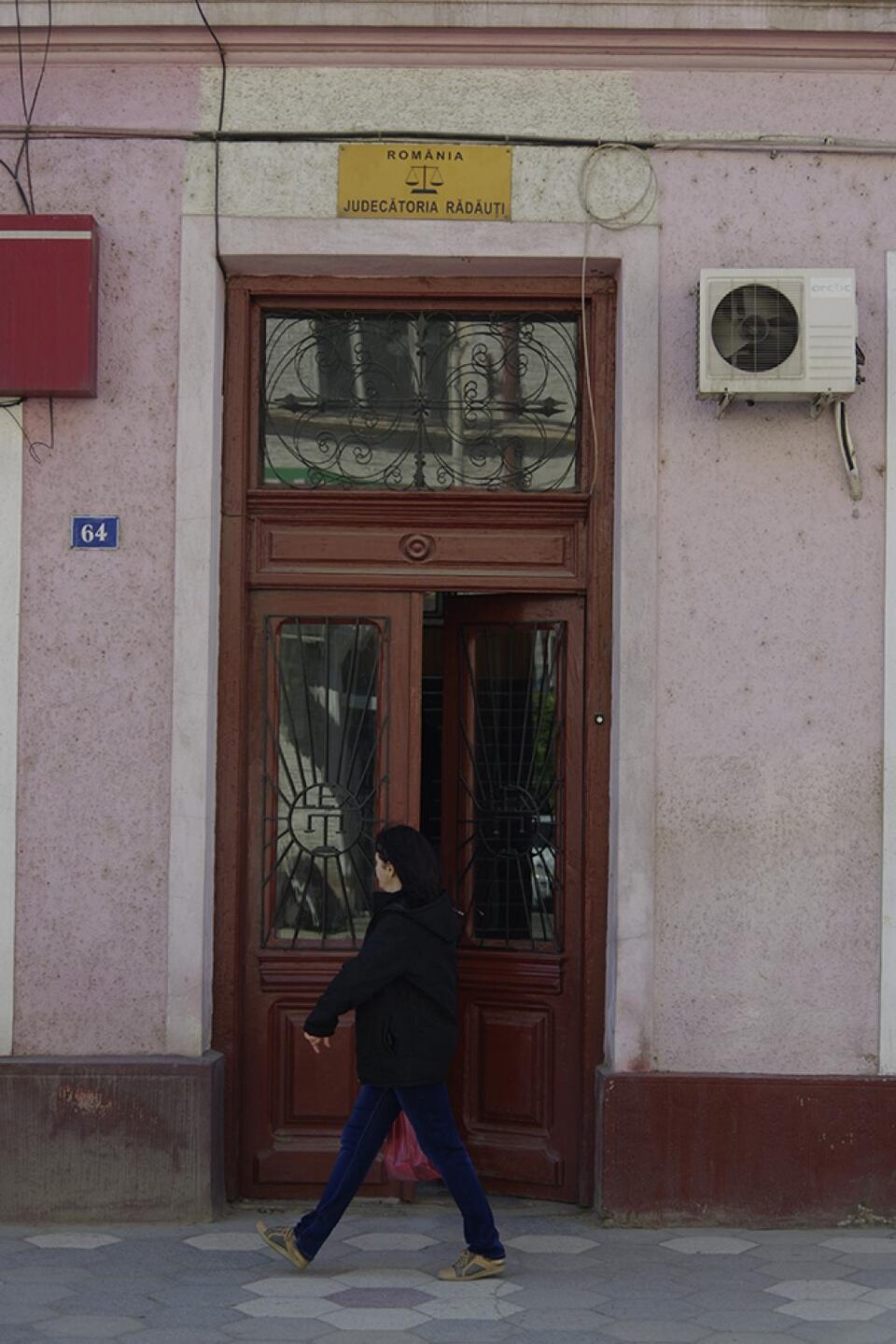 Carmen Mirela Acsântoaie a fost condamnată de Judecătoria Rădăuți la un an de închisoare cu suspendare pentru abuz în serviciu, dar soluția nu este definitivă și poate fi atacată la instanța superioară