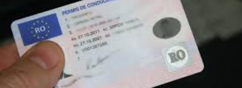 Deși avea permisul de conducere anulat,bărbatul s-a urcat la volan