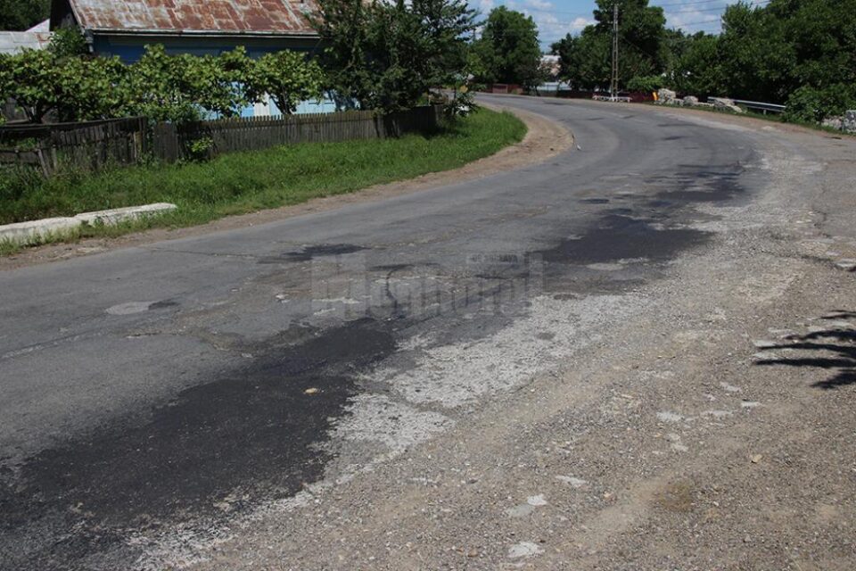 Drumul național Suceava-Dorohoi, reparat cu plombe printre plăcile de beton