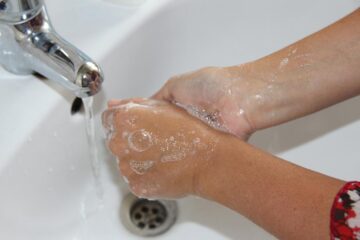 Igiena riguroasă a adulților și a copiilor previne îmbolnăvirea
