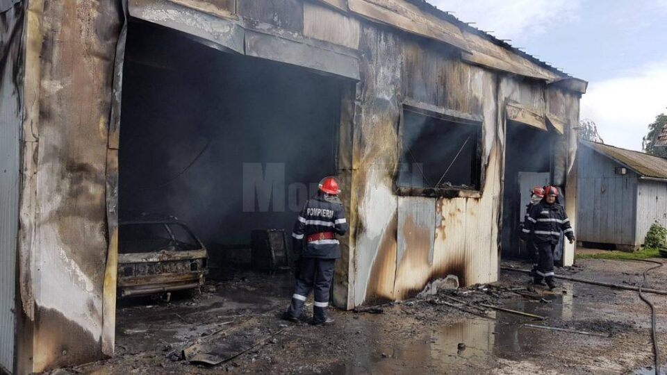 Incendiu la un atelier auto din Dumbrăveni