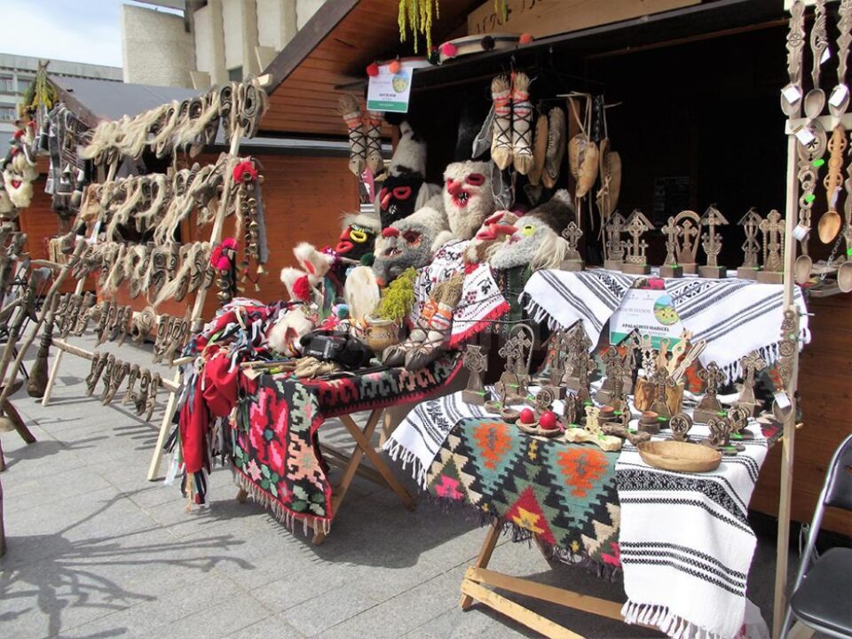 Numai meșteri populari autentici, la Târgul de Sânziene de la Suceava Numai meșteri populari autentici, la Târgul de Sânziene de la Suceava