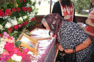 Credincioșii s-au rugat la racla Sfântului