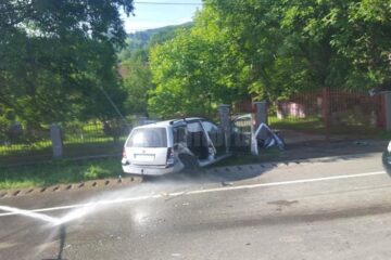 Mașina în care se aflau cei patru oameni