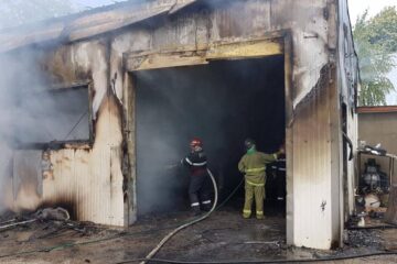 Focul a distrus mai toate bunurile din interior