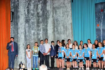 „Visul unei nopți de... vacanță”, spectacol cu elevii Școlii Gimnaziale „Miron Costin” Suceava