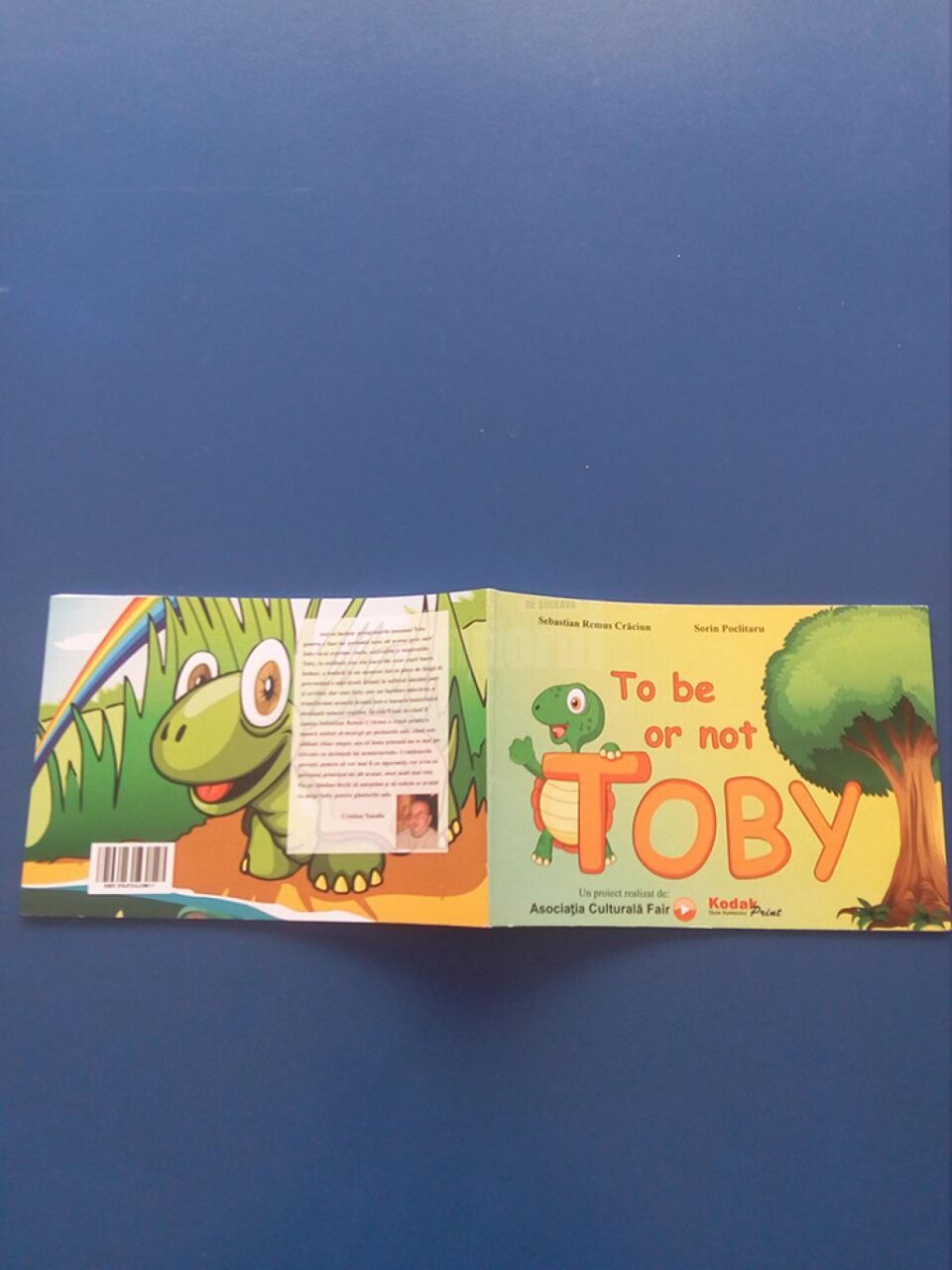 Poetul Sebastian Remus Crăciun, care suferă de tetrapareză spastică, și-a lansat câteva volume la Ostra