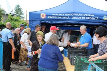 Primarul Sucevei și sotia sa, Luminița, au împărțit 5.000 de sarmale pelerinilor veniți de departe și celor veniți să se roage la Sf. Ioan