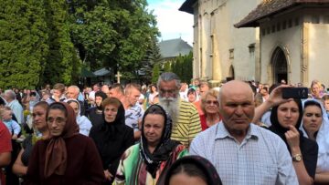 Pelerinii au înfruntat căldura, dar și ploaia care a urmat și s-au rugat neîncetat Sfântului Ioan cel Nou de la Suceava