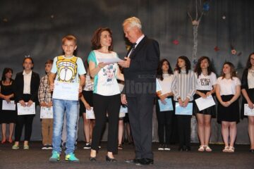 „Visul unei nopți de... vacanță”, spectacol cu elevii Școlii Gimnaziale „Miron Costin” Suceava