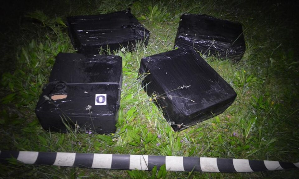 Țigări de contrabandă de peste 40.000 de euro confiscate și un ucrainean reținut, după o acțiune a polițiștilor de frontieră suceveni