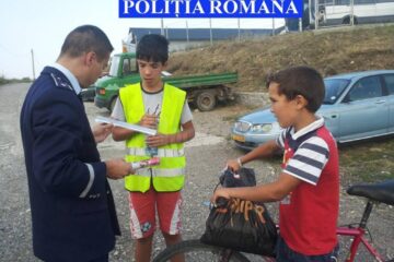 Au fost intensificate acțiunile preventive, fiind distribuite veste reflectorizante și alte elemente reflectorizante pentru biciclete